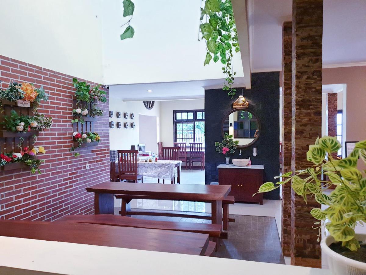 Maple Tree Homestay Maguwo Exterior foto